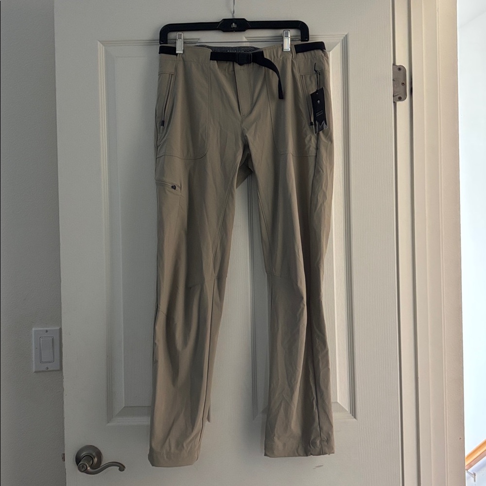 NWT Mountain Hardwear Khaki Hiking Pants with Black Belt Sz 6 30 inseam